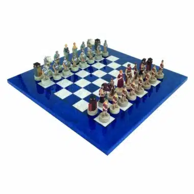 Schachspiel Römer VS Griechen aus Harz und Schachbrett aus blau-weißem Buchsbaumholz