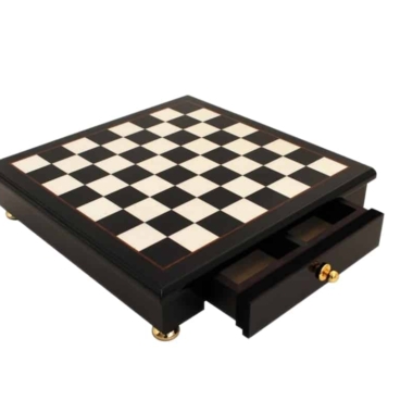 Alternative view of Staunton Schachfiguren aus Gold- und Silberbeschichtung und Schachbrett auf Holzsockel aus schwarzem und weißem Wurzelholz mit Aufbewahrungsschublade