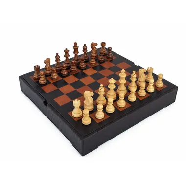 Schachspiel aus Akazienholz auf dem Lederschachbrett mit Aufbewahrungsbox