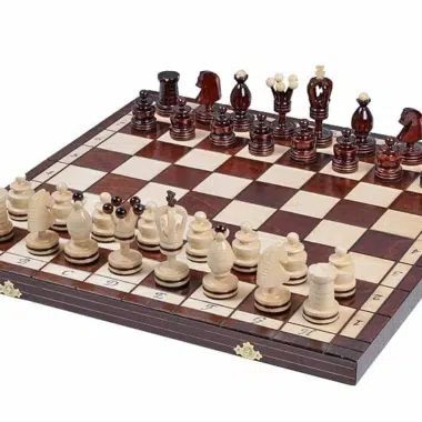 Klappbares Schachbrett und Schachfiguren aus Holz