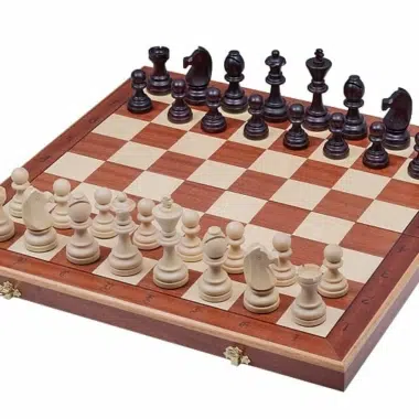 Schachspiel und faltbares Schachbrett aus Holz mit Aufbewahrung