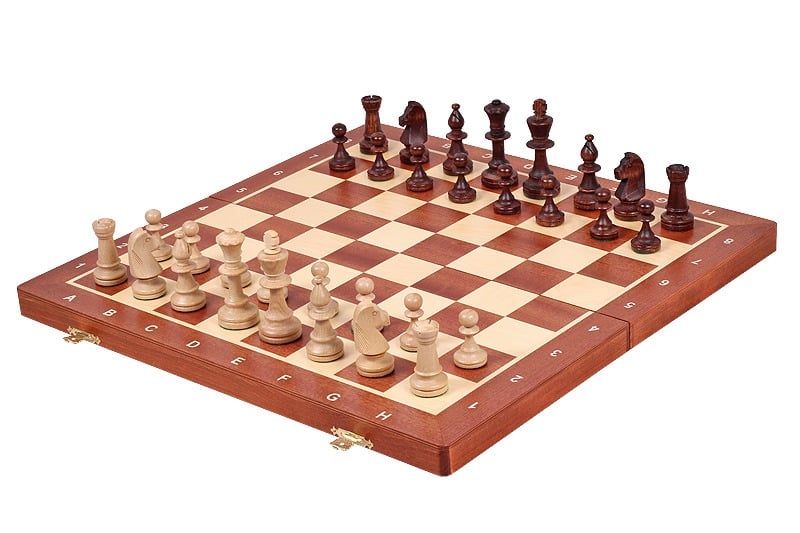 Schachbrett und Schachspiel aus Holz mit Aufbewahrung