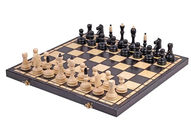 Faltbares Schachbrett und Schachspiel aus Holz mit Aufbewahrung