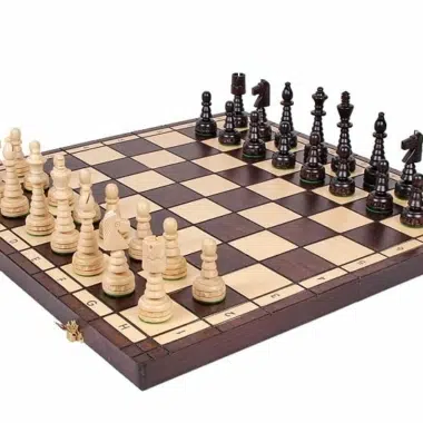 Großes Schachspiel und faltbares Schachbrett aus Holz mit Aufbewahrung