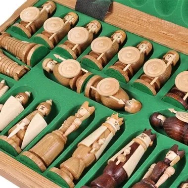 Faltbares Schachbrett und thematisches Schachspiel aus Holz mit Aufbewahrung – Bild 6