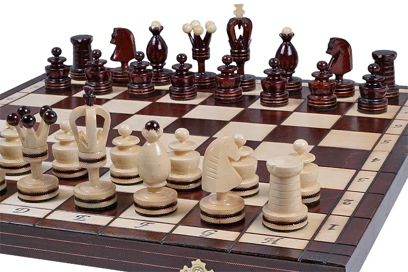 Klappbares Schachbrett und Schachfiguren aus Holz – Bild 5