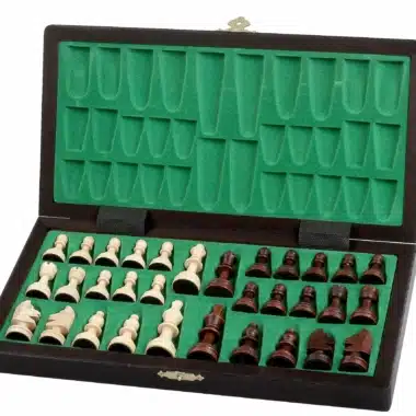 Alternative view of Kleines Magnetisches Schachspiel aus Holz mit Aufbewahrung