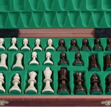 Alternative view of Schachfiguren und faltbares Holzspielbrett