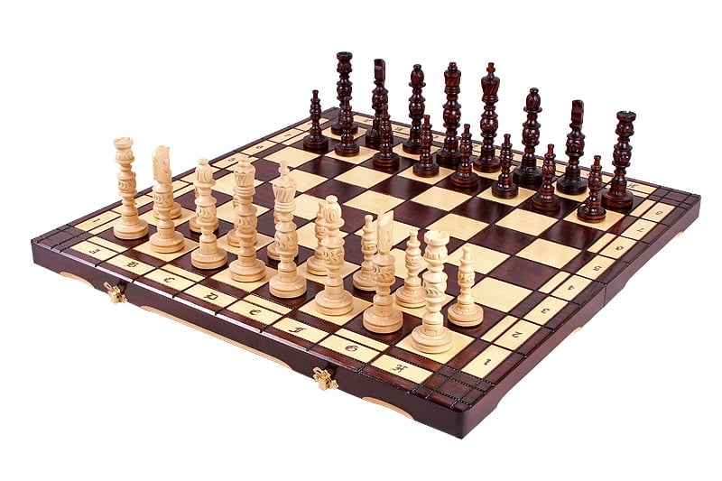 Schachfiguren aus geschnitztem Holz und faltbare Schachbrett aus Holz – Bild 8