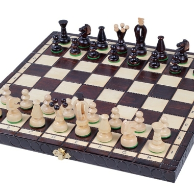 Schachspiel und faltbares Schachbrett mit Aufbewahrung