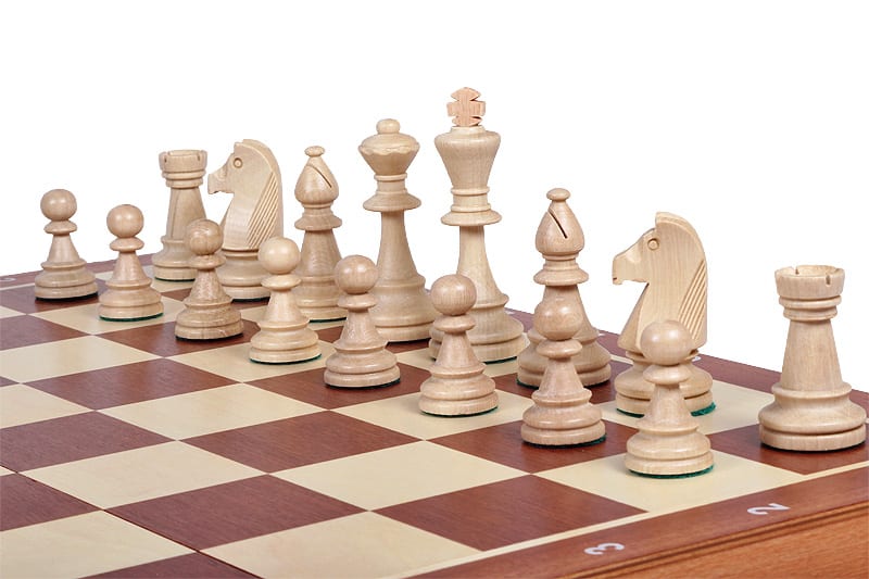 Schachspiel und faltbares Schachbrett aus Holz – Bild 4