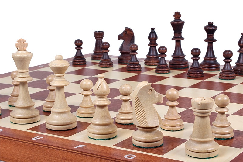 Schachspiel und faltbares Schachbrett aus Holz – Bild 5