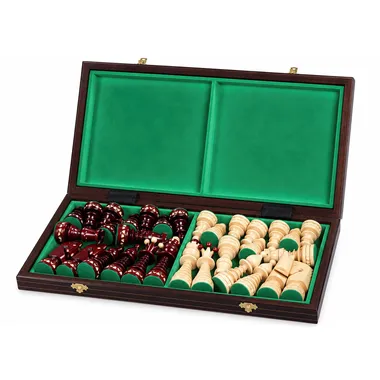 Geöffnete Klappbox mit roten und naturfarbenen Figuren im Filzfach