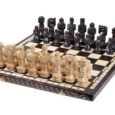 Schachspiel Gladiator aus geschnitztem Holz und faltbarem Schachbrett