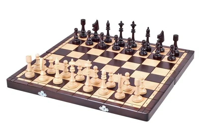 Design Schachspiel aus Holz und faltbare Schachbrett mit Aufbewahrung