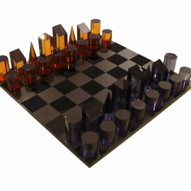 Zylindrisches Schachspiel und Plexiglas-Schachbrett mit Aufbewahrung