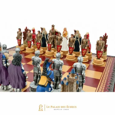 König-Artus-Schachfiguren in Nahaufnahme mit König, Dame und bewaffneten Rittern