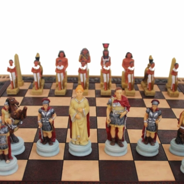 Alternative view of Schachspiel aus Harz Römisch gegen Ägyptisch und verziertes Harz-Schachbrett