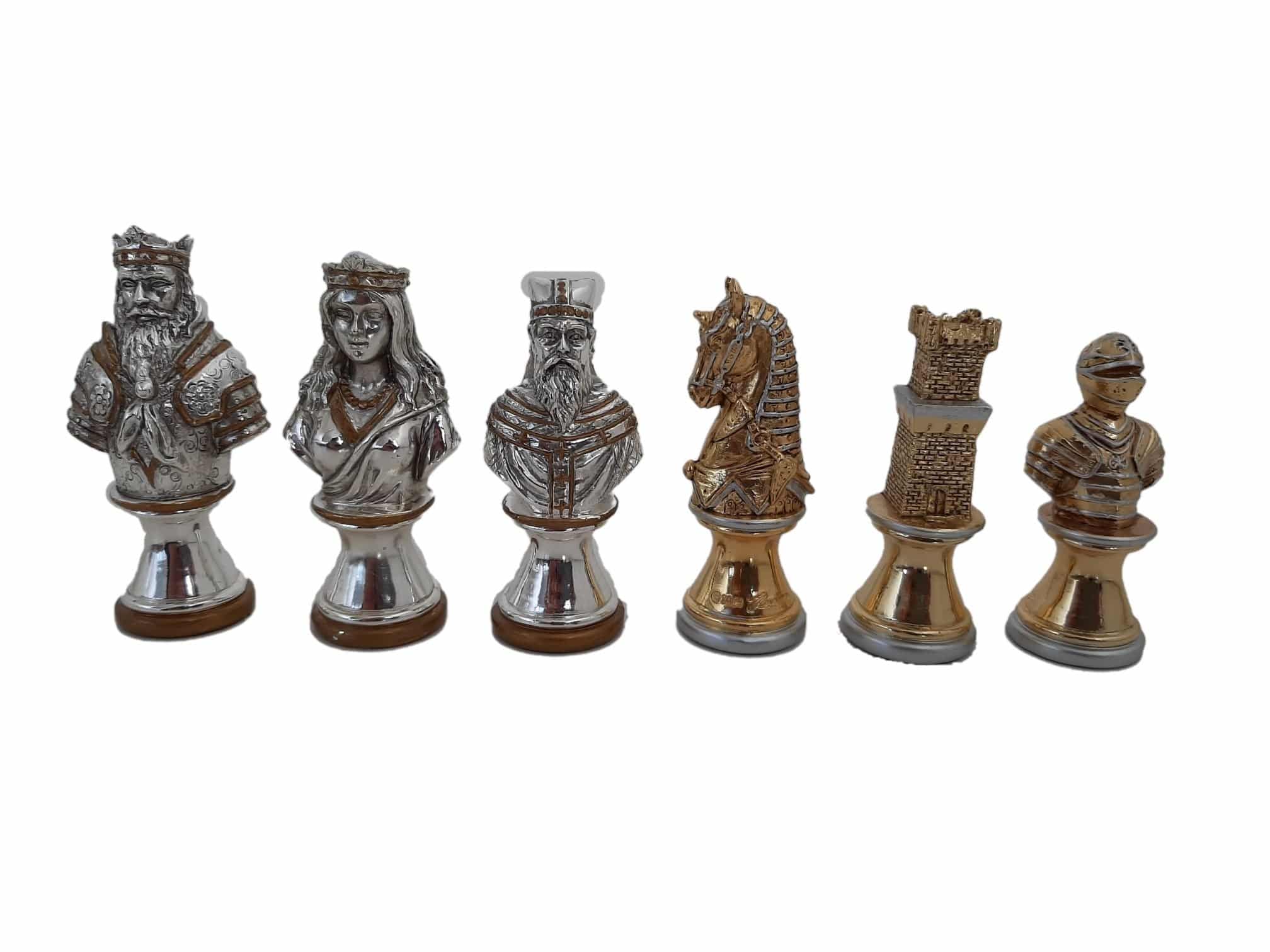 Schachfiguren aus Messing im mittelalterlichen Stil und Schachbrett aus Heideholz und blauem Ahorn – Bild 3