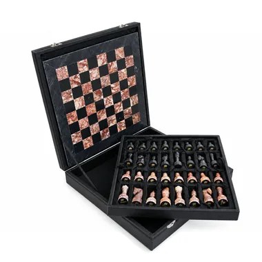 Schachspiel aus rosa und schwarzem Marmor, geöffnete Box mit Brett und Aufbewahrung