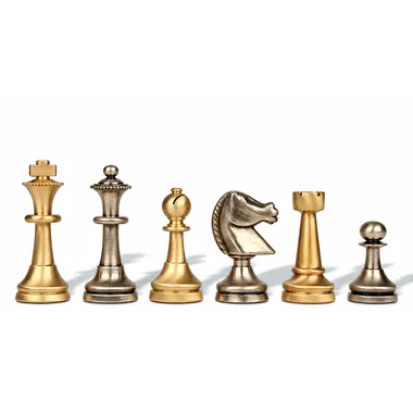 Detail der goldenen Messingfiguren: Dame, Läufer, Springer und Turm