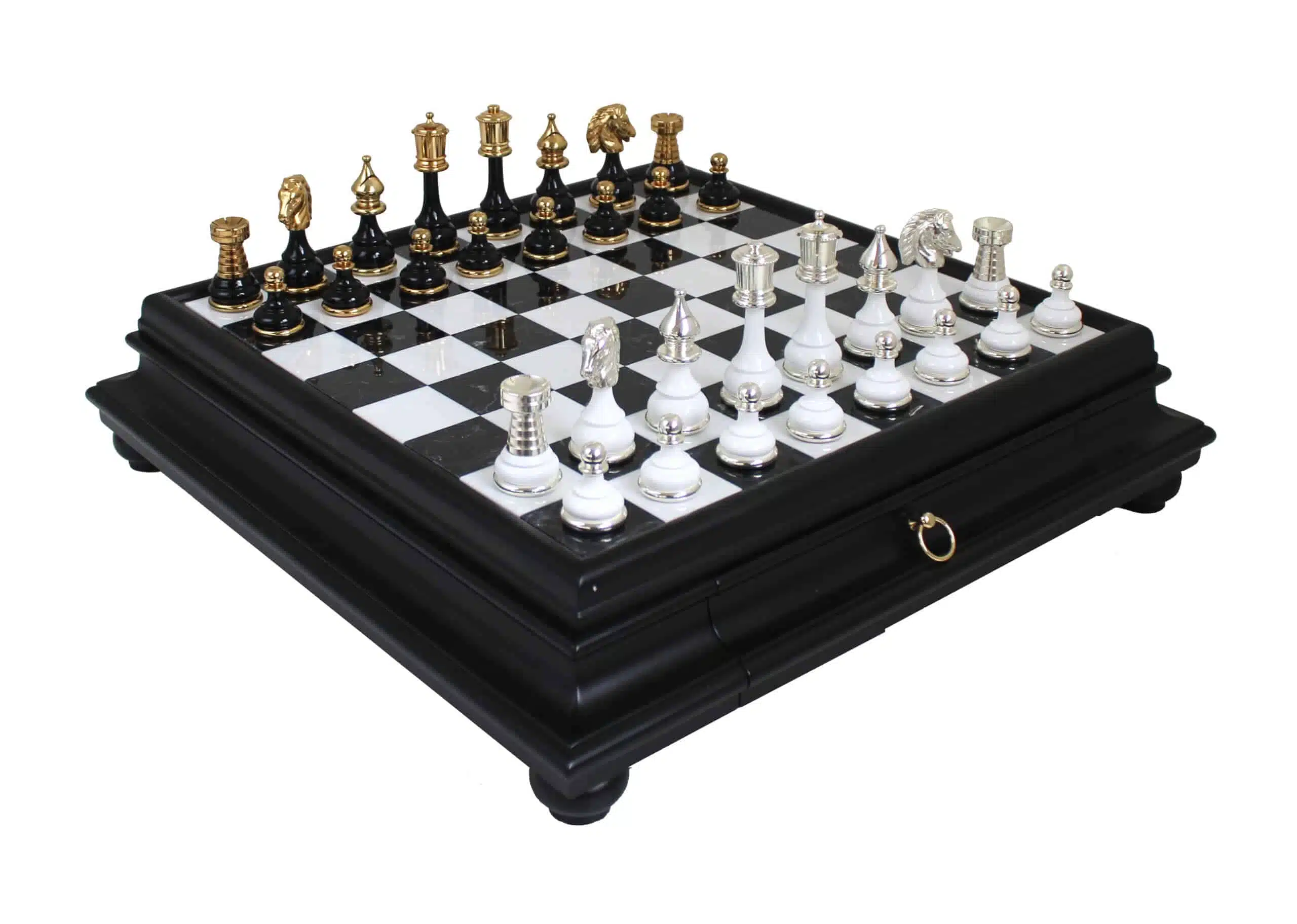 Schachspiel aus massivem Messing und Holz mit Gold- und Silberbeschichtung & Schachbrett in Schwarz auf Holz- und Carrara-Marmorfuß