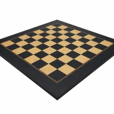 Schachbrett Jeu de la Dame von vorne, schwarze Felder und Eschenwurzel