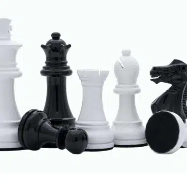 Alternative view of Schwarz-weiße Staunton Schachfiguren und weißes Schachbrett
