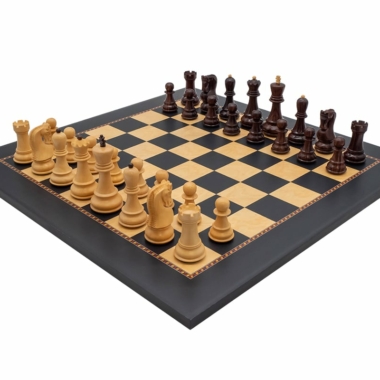 Schachspiel und Schachbrett aus Holz 'Das Damenspiel'