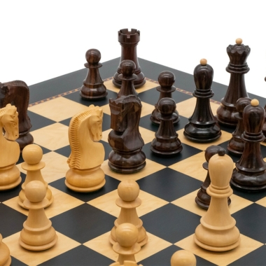 Alternative view of Schachspiel und Schachbrett aus Holz 'Das Damenspiel'