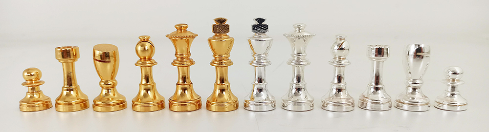 Schachfiguren Staunton aus Messing mit Gold- und Silberbeschichtung und Schachbrett auf Fuß mit Holzaufbewahrungsschublade – Bild 3