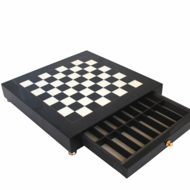 Alternative view of Schachbrett auf Fuß in Schwarz und Weiß