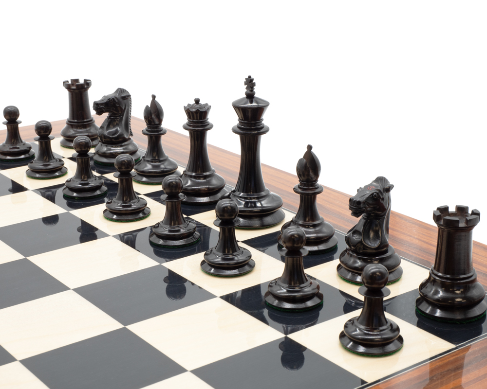 Luxuriöses Schachspiel mit Aufbewahrungskoffer und Uhr – Bild 4