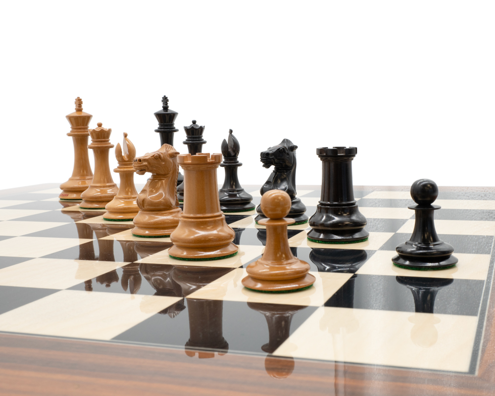 Luxuriöses Schachspiel mit Aufbewahrungskoffer und Uhr – Bild 6