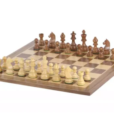 Ensemble Echiquier en Bois d'Érable et Noyer et Pieces Echecs Chevalier Allemand en Bois d'Acacia et Buis
