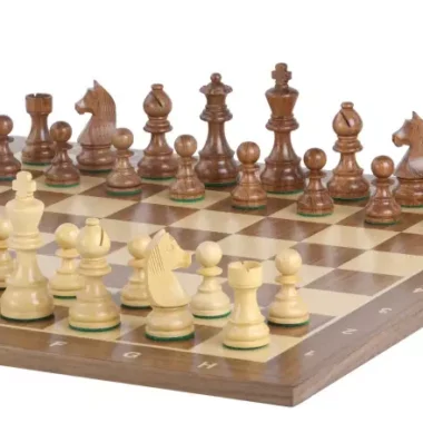Ensemble Echiquier en Bois de Noyer et Érable et Pieces Echecs en Bois d'Acacia et Buis