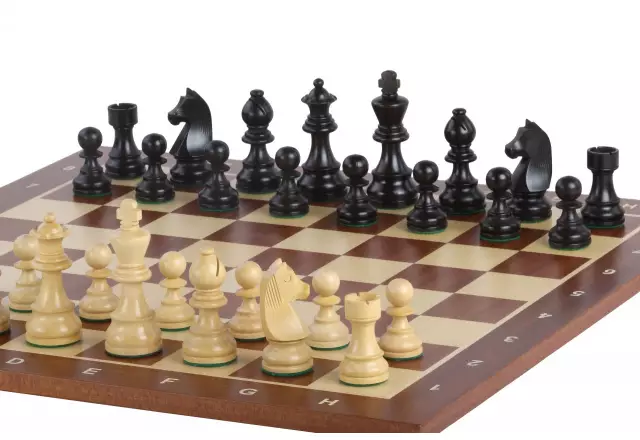 Ensemble Pieces Echecs Buis et Echiquier en Érable et Acajou
