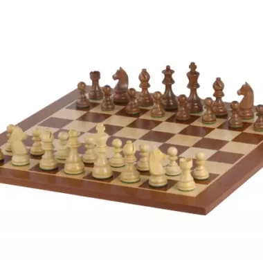 Ensemble Pieces Echecs en Bois de Buis et Acacia et Echiquier en Bois d'Érable et Acajou