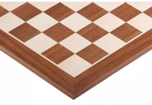 Ensemble Pieces Echecs en Bois de Buis et Acacia et Echiquier en Bois d'Érable et Acajou