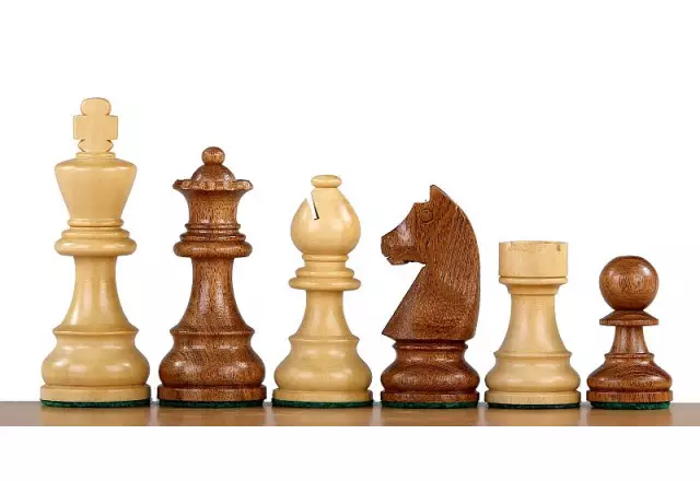 Ensemble Pieces Echecs en Bois de Buis et Acacia et Echiquier en Bois d'Érable et Acajou