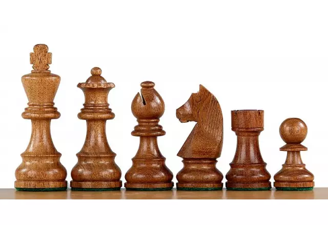 Ensemble Pieces Echecs en Bois de Buis et Acacia et Echiquier en Bois d'Érable et Acajou