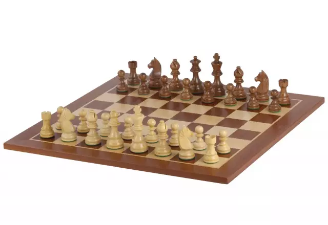 Ensemble Pieces Echecs en Bois de Buis et Acacia et Echiquier en Bois d'Érable et Acajou
