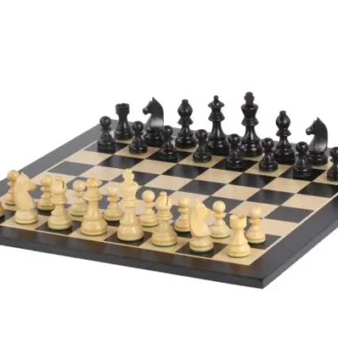 Ensemble Pieces Echecs en Bois de Buis et Echiquier en Bois d'Érable