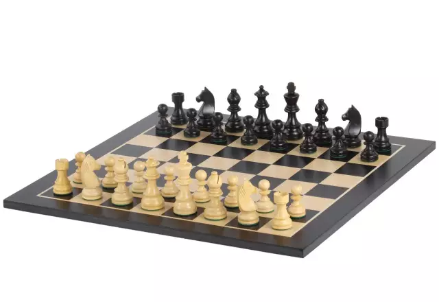 Ensemble Pieces Echecs en Bois de Buis et Echiquier en Bois d'Érable