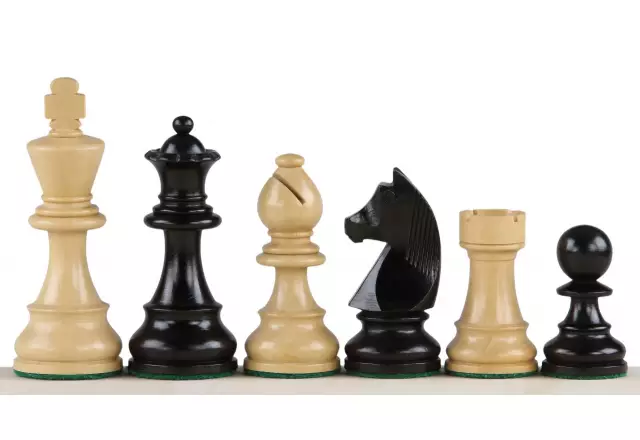 Ensemble Pieces d'Echecs en Bois de Buis et Echiquier en Bois de Padouk et Érable