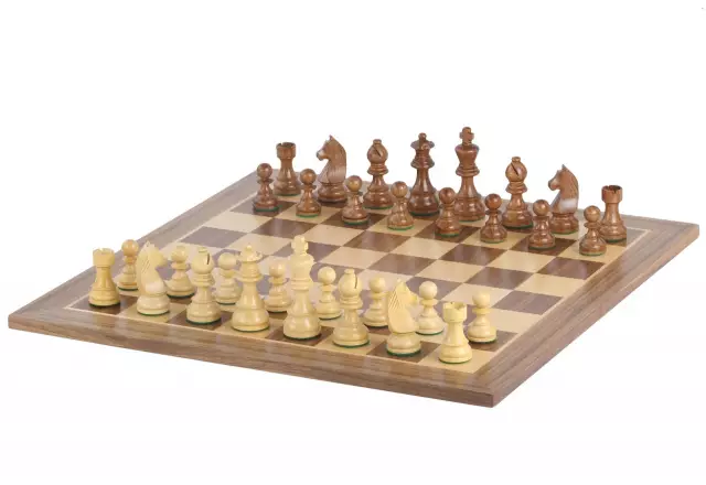 Ensemble Staunton Pieces Echecs en Bois de Buis et Acacia et Echiquier en Bois de Noyer et Erable