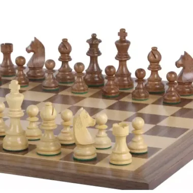 Ensemble Staunton Pieces Echecs en Bois de Buis et Acacia et Echiquier en Bois de Noyer et Erable