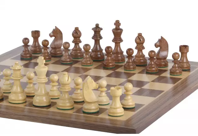 Ensemble Staunton Pieces Echecs en Bois de Buis et Acacia et Echiquier en Bois de Noyer et Erable