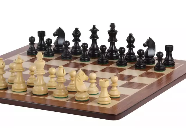 Ensemble de Pieces Echecs en Bois de Buis et Echiquier en Bois d'Érable et Padouk
