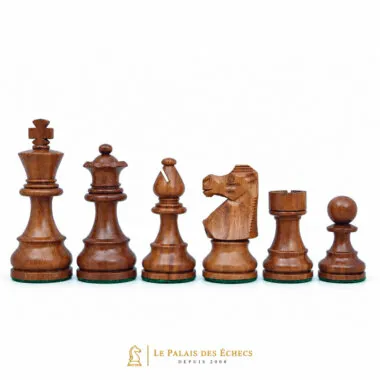 Staunton-Schachfiguren, Springer und Turm aus dunkler Akazie, Nahaufnahme